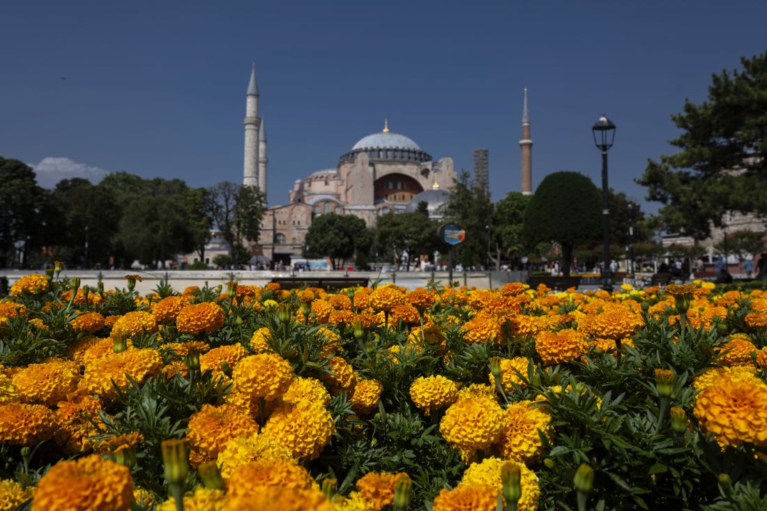 Ayasofya’da İslam’a Geçiş Törenleri. Ayasofya’da her gün İslam’a geçiş törenleri