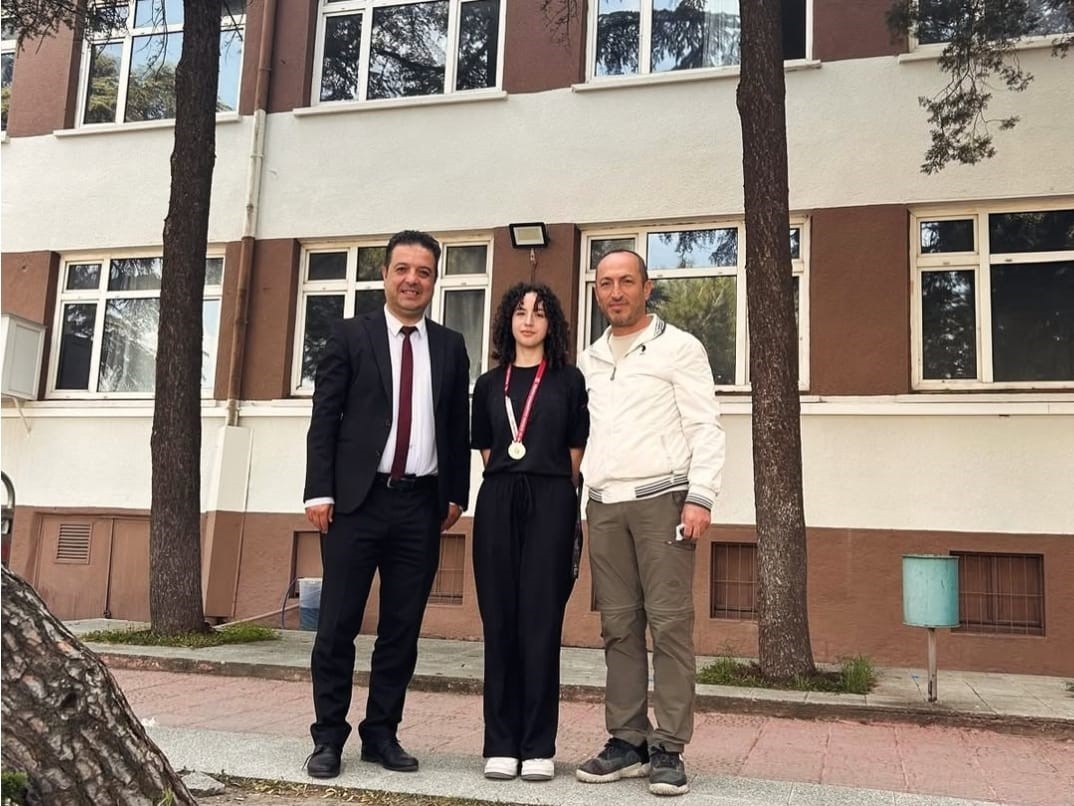 Balıkesir Lisesi Öğrencisi Betül Sarfın Taekwondo’da Balıkesir İkincisi Oldu
