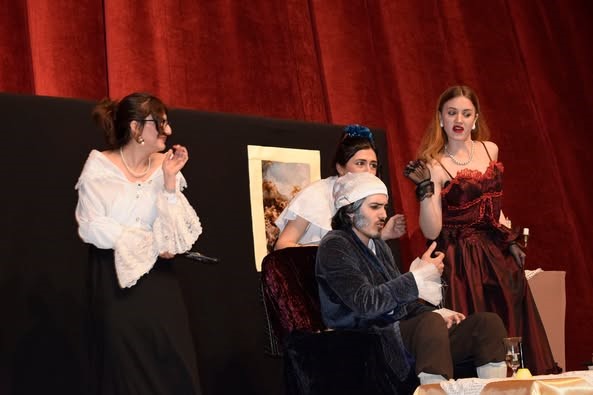 Balıkesir Üniversitesi'nde Tiyatro Rüzgarı Esti: Hastalık Hastası Sahnelendi