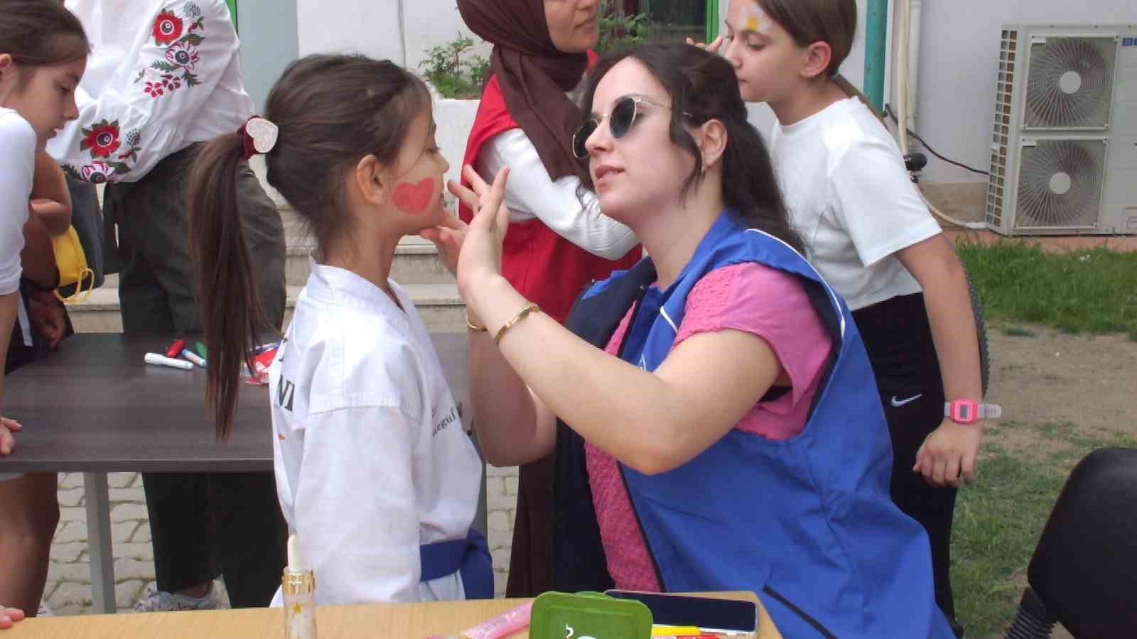 Burhaniye'de 23 Nisan Ulusal Egemenlik ve Çocuk Bayramı Çocuk Sporları Şenliği Tamamlandı