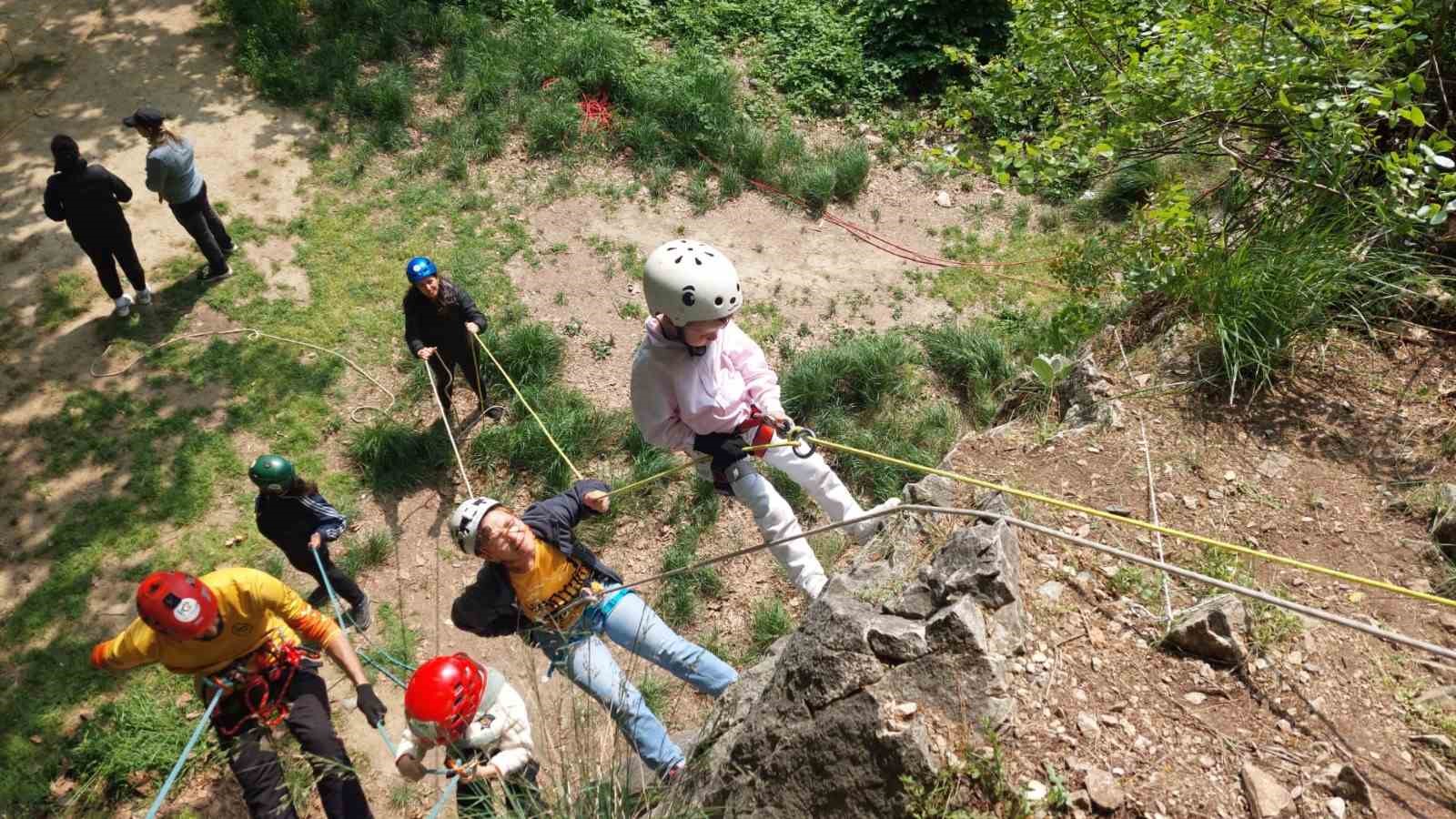 Bursa’da Çocuklar Dağcılıkla Büyüyor: 23 Nisan’da Kayalardan İniş Heyecanı