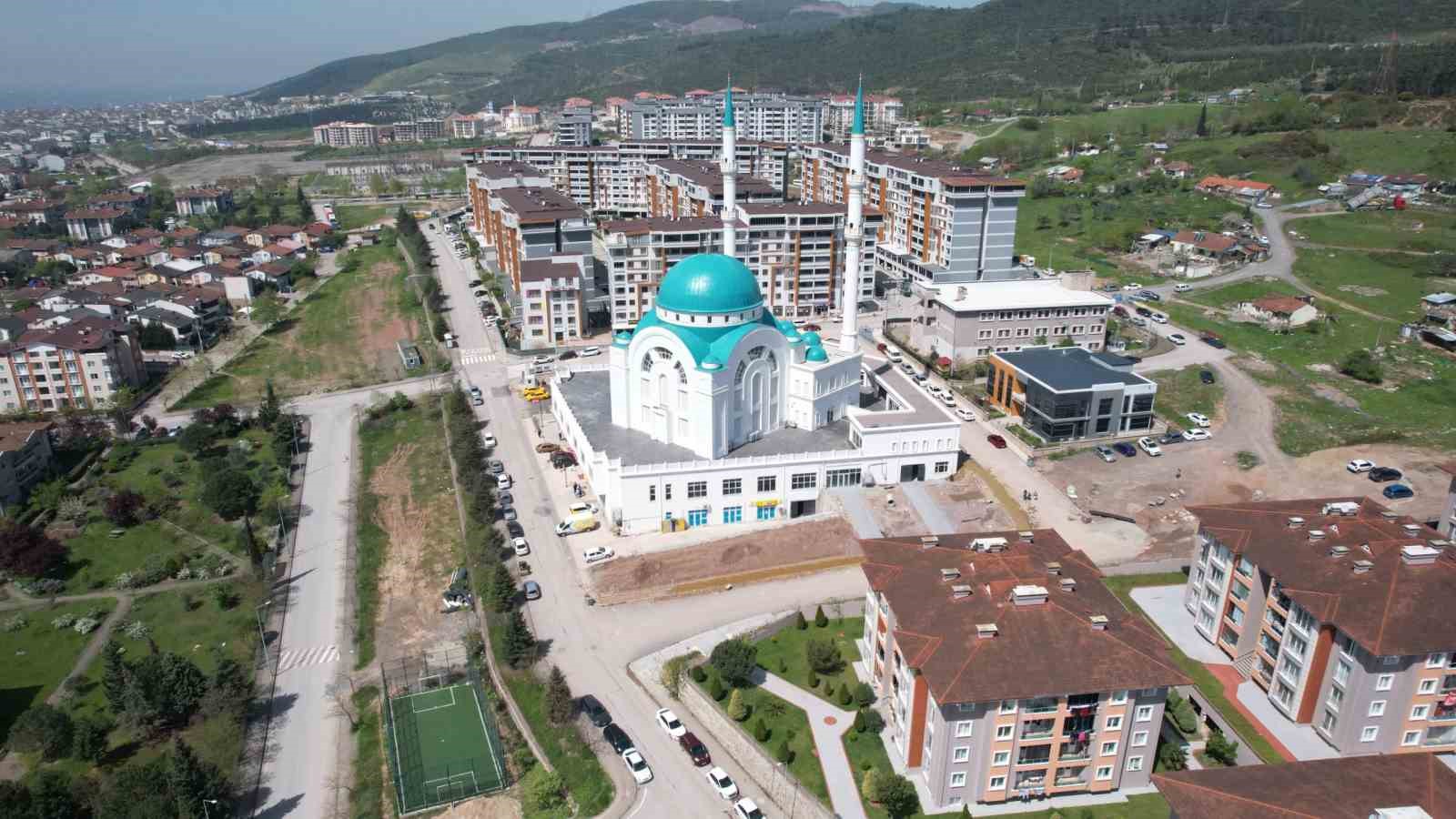 Derince Yesevi Camii Çevre Düzenlemesiyle Yeniden Canlanıyor