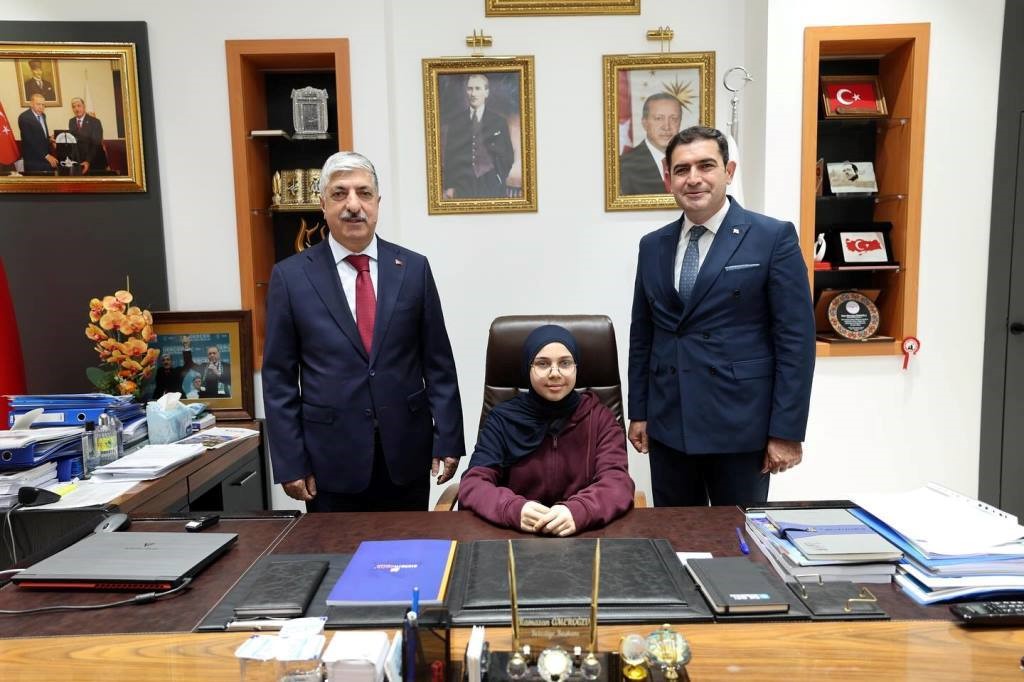 Dilovası’nda 23 Nisan Coşkusu: Çocuklar Başkanlık Koltuğunda