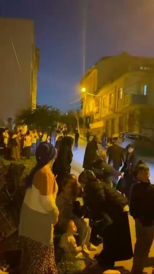 Marmara Denizi'nde yaşanan deprem paniğe neden oldu. Detaylar ve gelişmeler