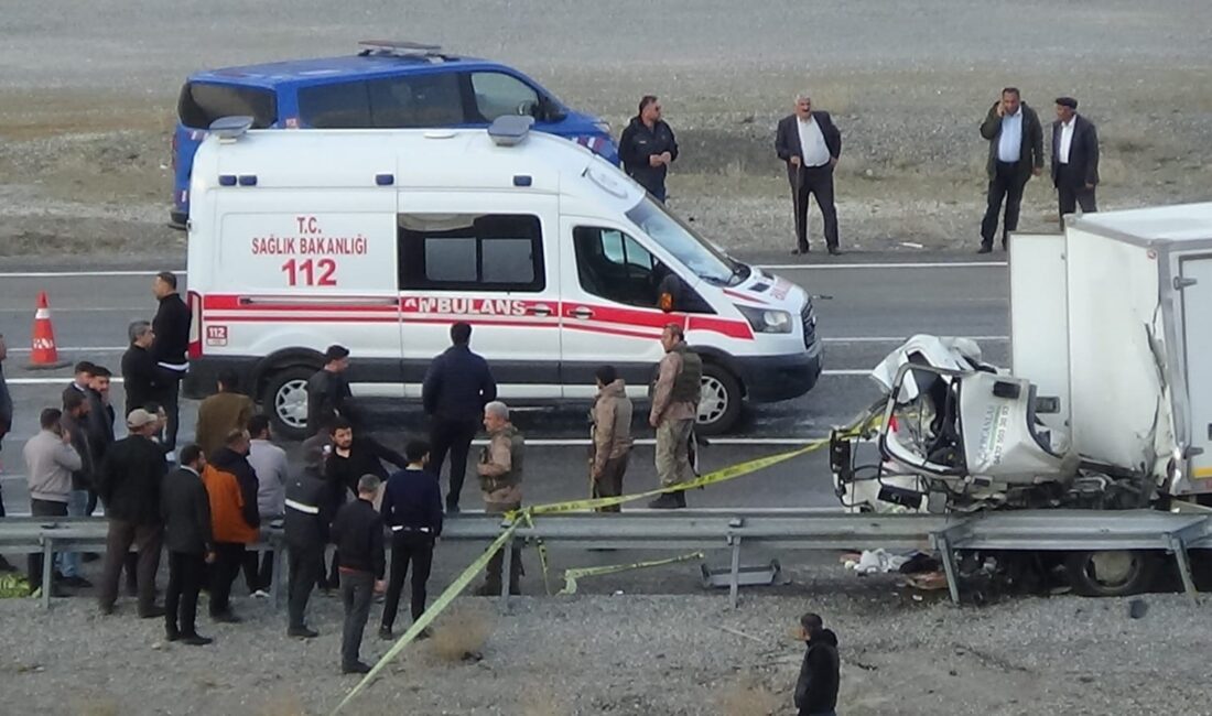 Van’da yaşanan trafik kazasında 7 kişi hayatını kaybetti, 12 kişi