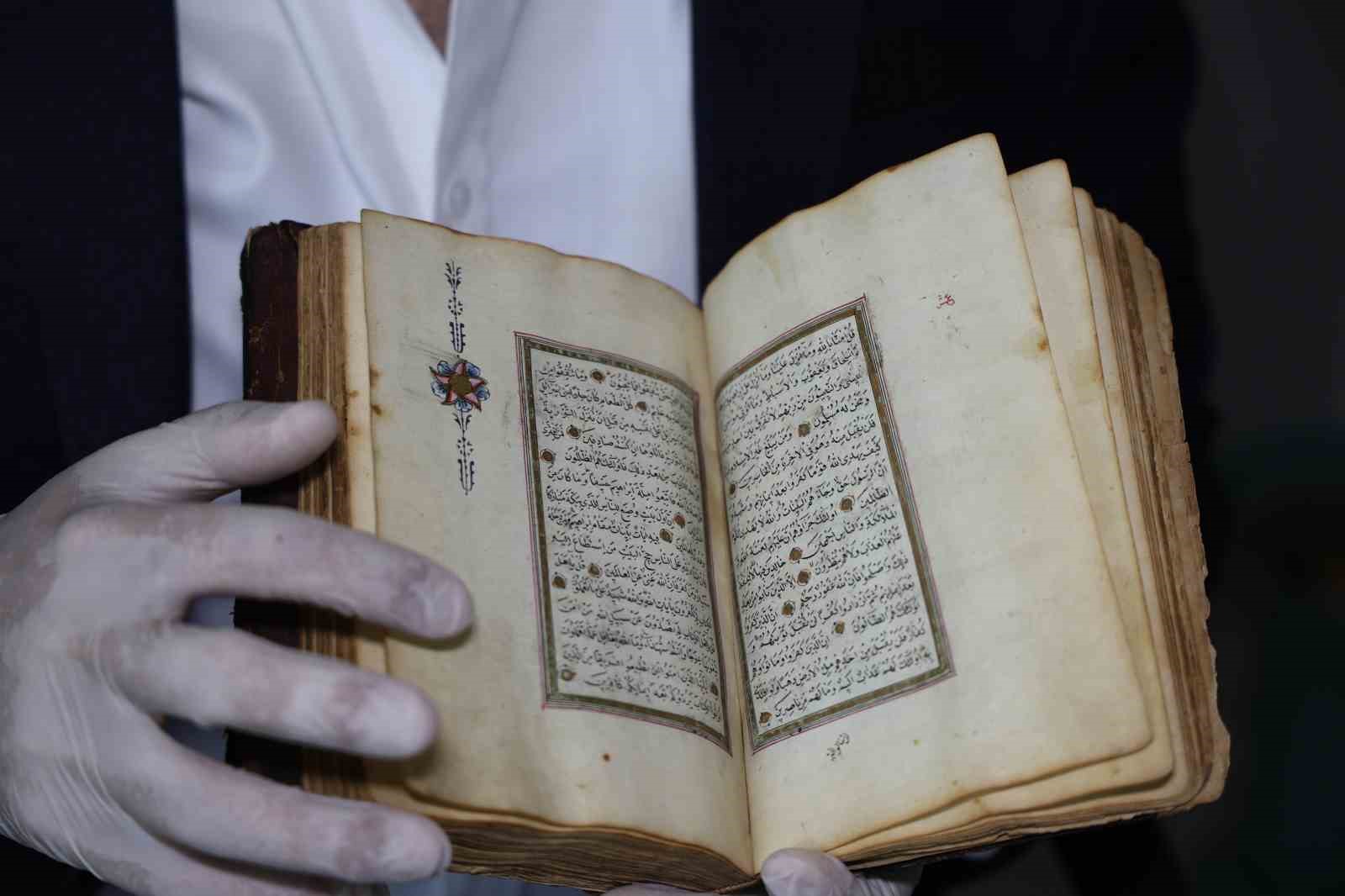 Munzur Üniversitesi Öğretim Üyesi Doç. Dr. İlyas Kayaokay, kişisel koleksiyonunda