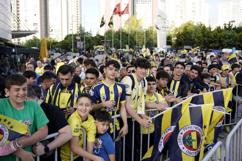 Basketbolseverlerin yürekleri ağzına geldiği o tarihi finalde, Fenerbahçe Beko, Fransa