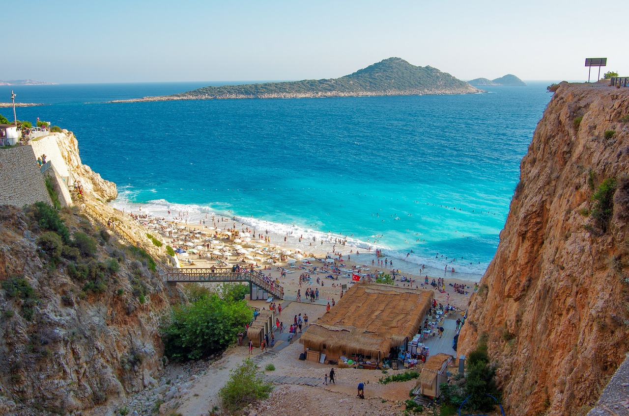 Antalya’da Sahilde Akıllı Saat Unutan Rus Turistin Başına Gelenler