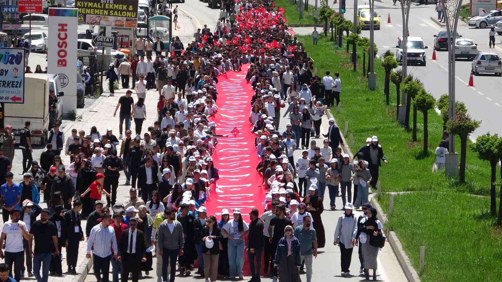 Bitlis’te 19 Mayıs Atatürk’ü Anma ve Gençlik ve Spor Bayramı