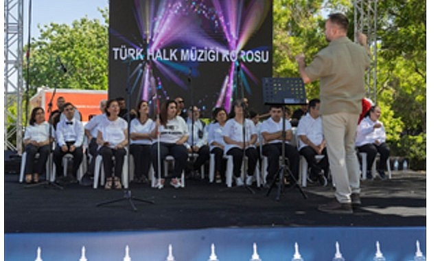 Engelliler Haftası etkinliklerini kentin dört bir yanına yayan İzmir Büyükşehir