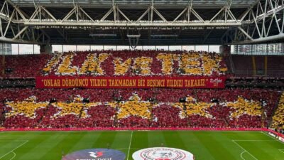 Galatasaray taraftarı, Başakşehir maçı öncesinde tribünde şampiyonluk ve 5. yıldız