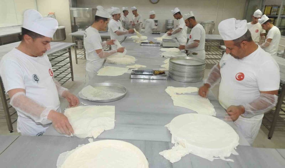 Kurban Bayramı’na sayılı günler kala Gaziantep’te baklava ustalarının yoğun mesaisi