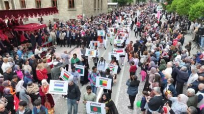 Isparta’da düzenlenen "Uluslararası Gül Festivali", 30’a yakın ülkenin katılımıyla kortej