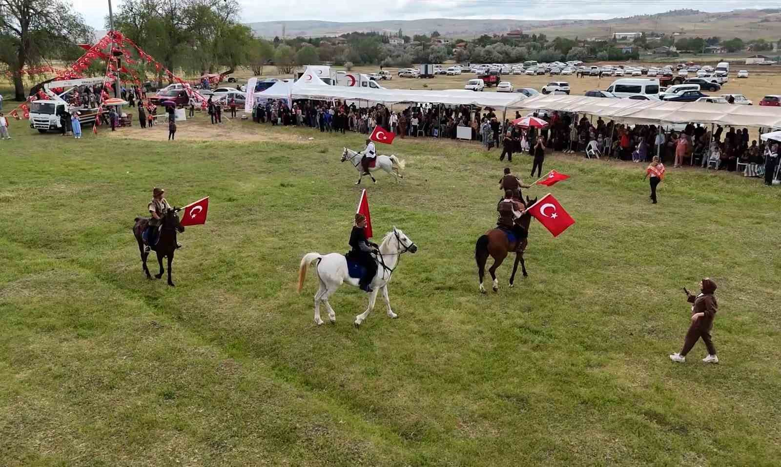 Kırıkkale’de düzenlenen "Aileler Tanışıyor Şenliği ve Yörük Türkmen Şöleni", mehter