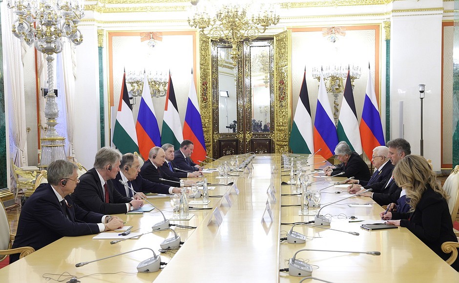 rusya devlet baskani putin filistinli mevkidasi abbas ile gorustu 7 gDFIOlJ7