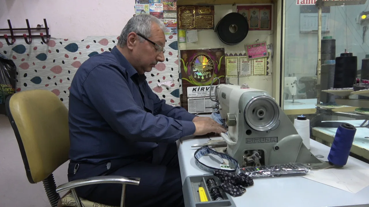 Terziler çırak yetiştirememekten dert yanıyor. Kilis’te 41 yıldır terzilik yapan