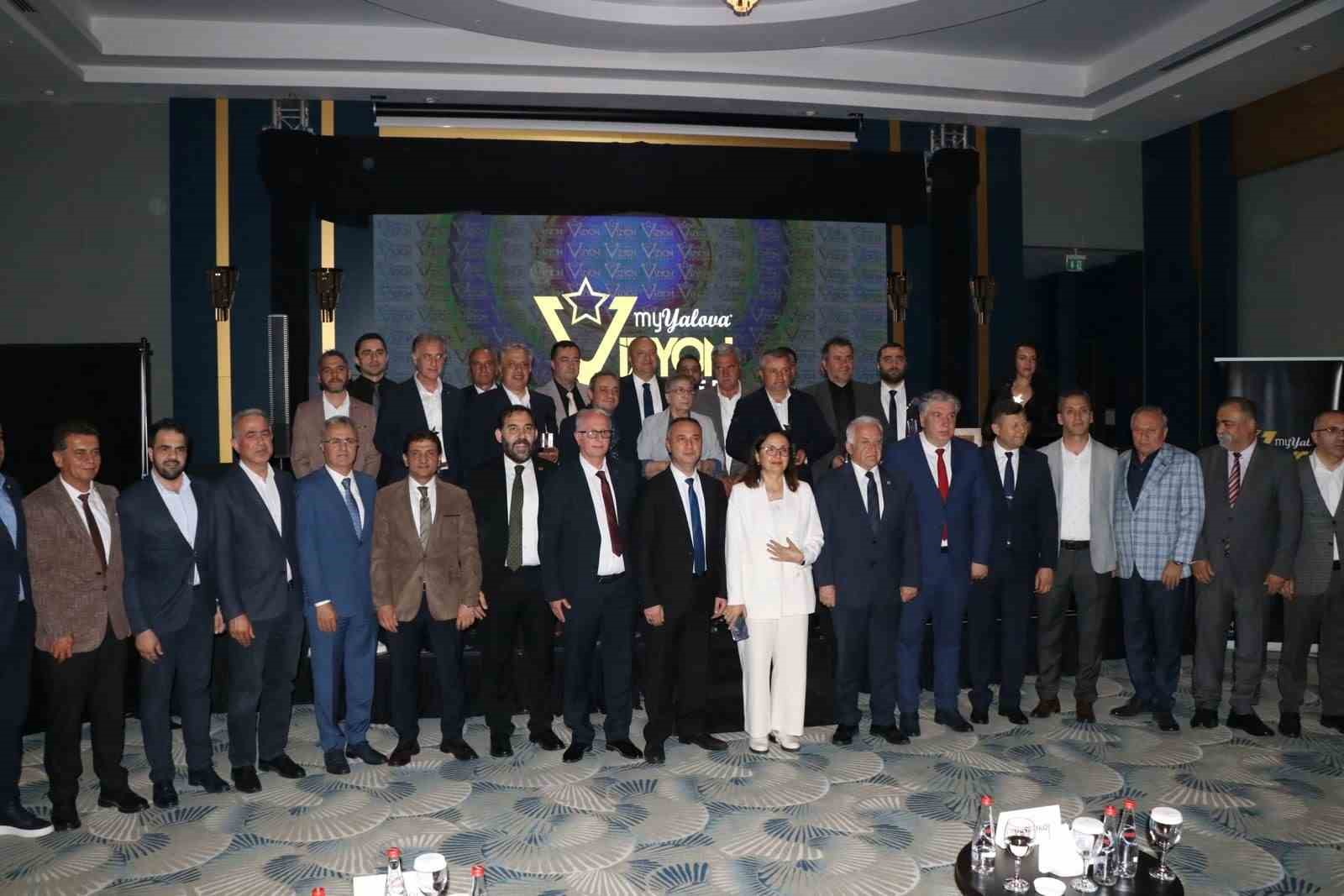 MyYalova Vizyon Ödülleri töreninde kenttin başarılı belediye başkanları ve firmalarına
