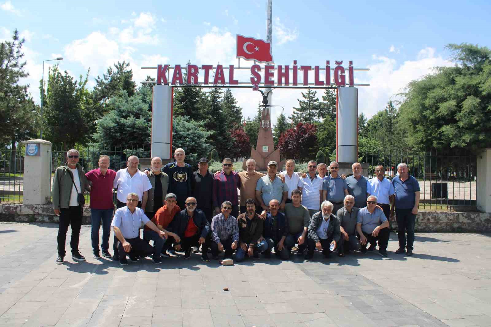 Muş’un Malazgirt ilçesinde 1985 yılında birlikte askerlik yapan 28 arkadaş,