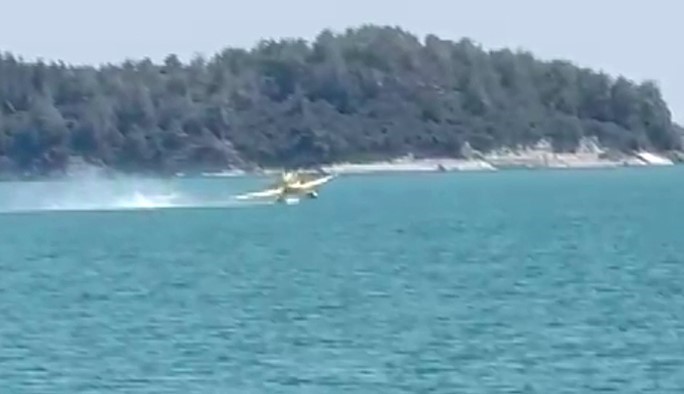 Adana'da yangın söndürme uçağının düşüşü ve kurtarma çalışmaları hakkında detaylar,