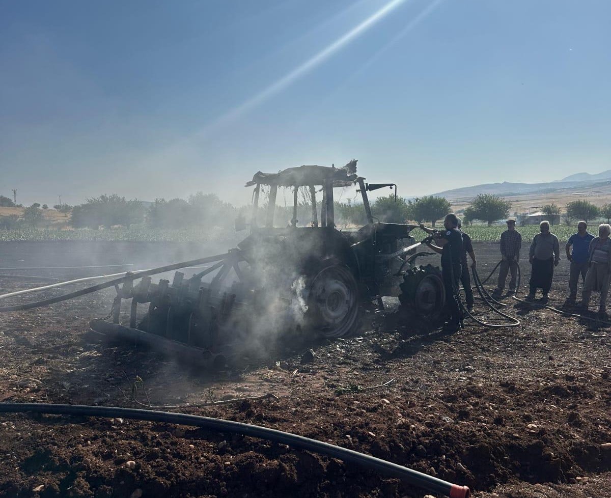 Adıyaman'da Anız Yangını ve Traktör Yangını Olayı