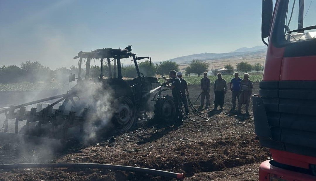 Adıyaman'da Anız Yangını ve Traktör Yangını Olayı