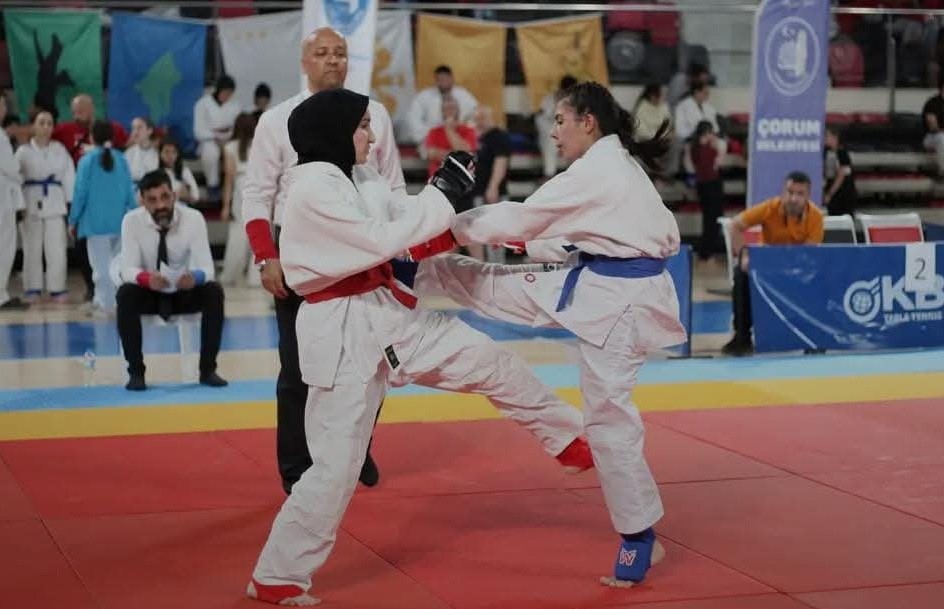 Adıyamanlı Emine Bozkurt'a Ju Jitsu'da Çifte Altın Madalya. Adıyamanlı sporcu