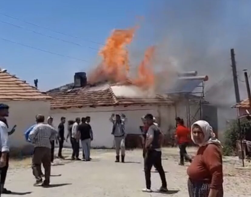 Alaşehir’de yaşlı kadının yaktığı ateş sonucu ev ve hayvanlar büyük
