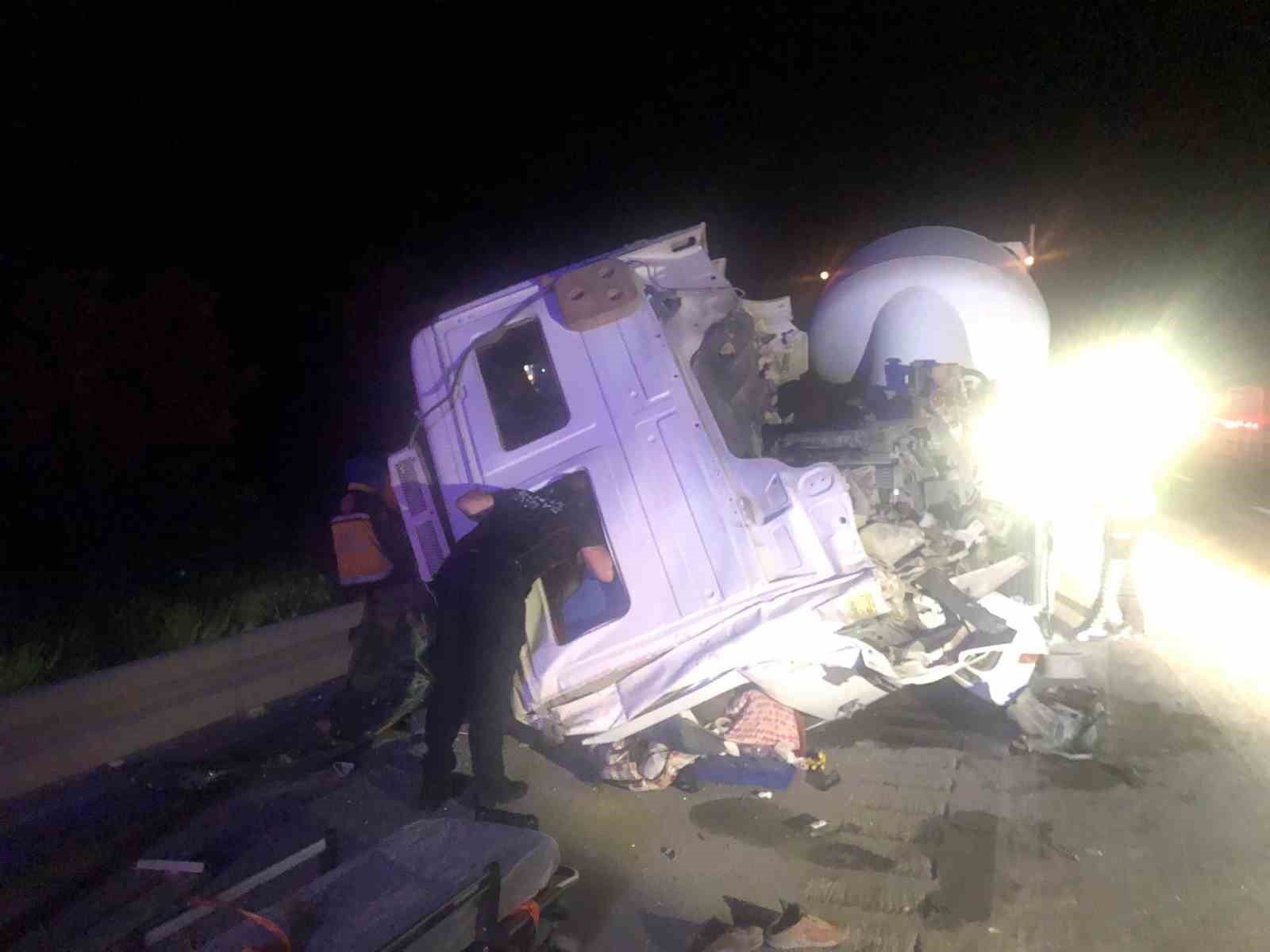 Antalya-Burdur karayolunda yaşanan trafik kazası ve sonuçları hakkında detaylı bilgi.