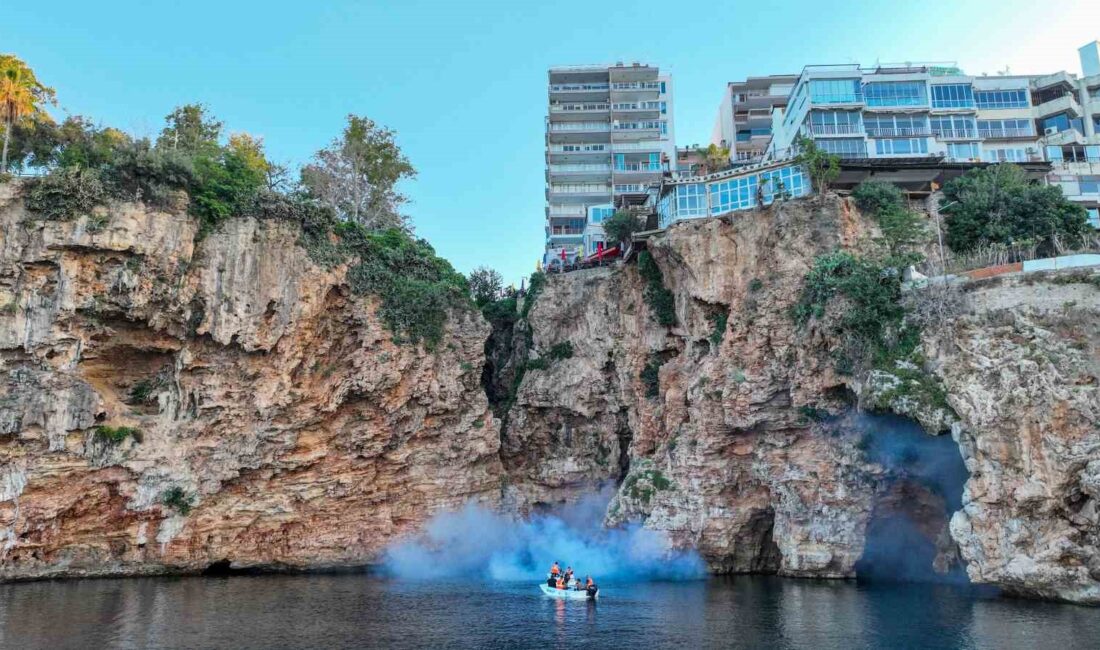 Antalya Büyükşehir Belediyesi, sivrisinek ve haşere ile mücadele çalışmalarını sürdürüyor.