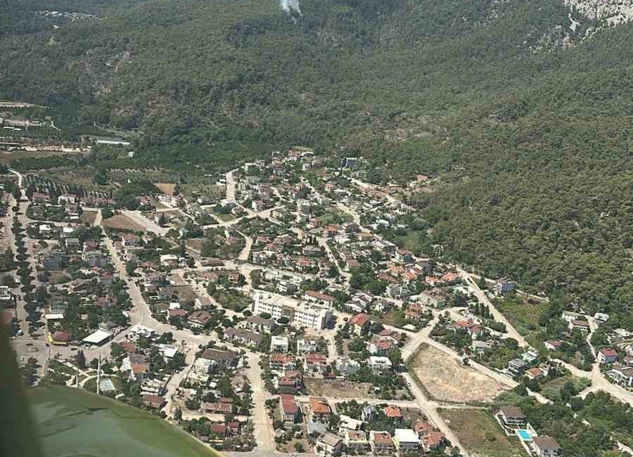 Antalya Kemer'deki orman yangınına hava ve kara ekipleri hızlıca müdahale