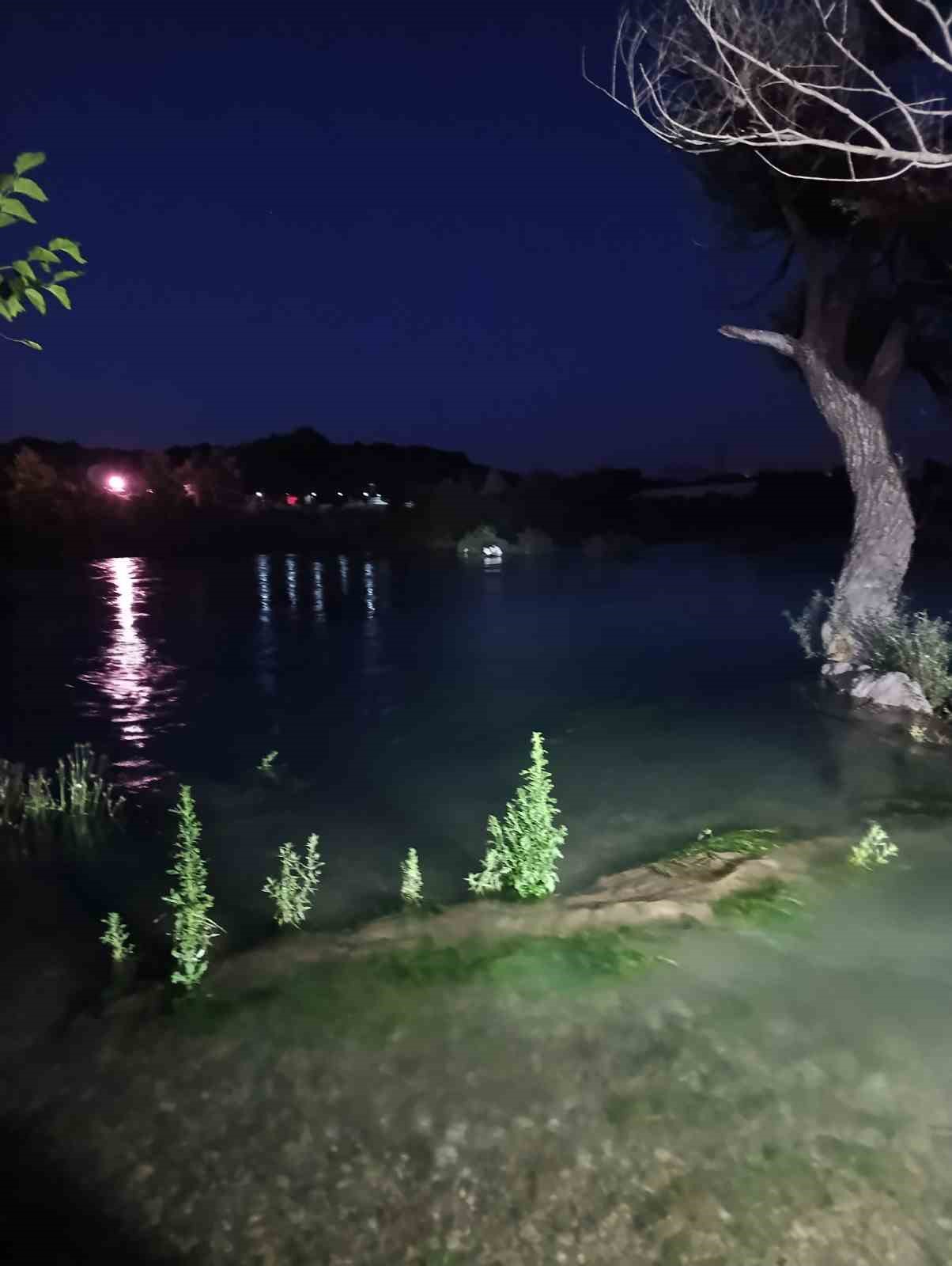 Antalya Manavgat Şelalesi Yakınlarındaki Adacıkta Mahsur Kalan 3 Kişi Kurtarıldı ve Ceza Kesildi