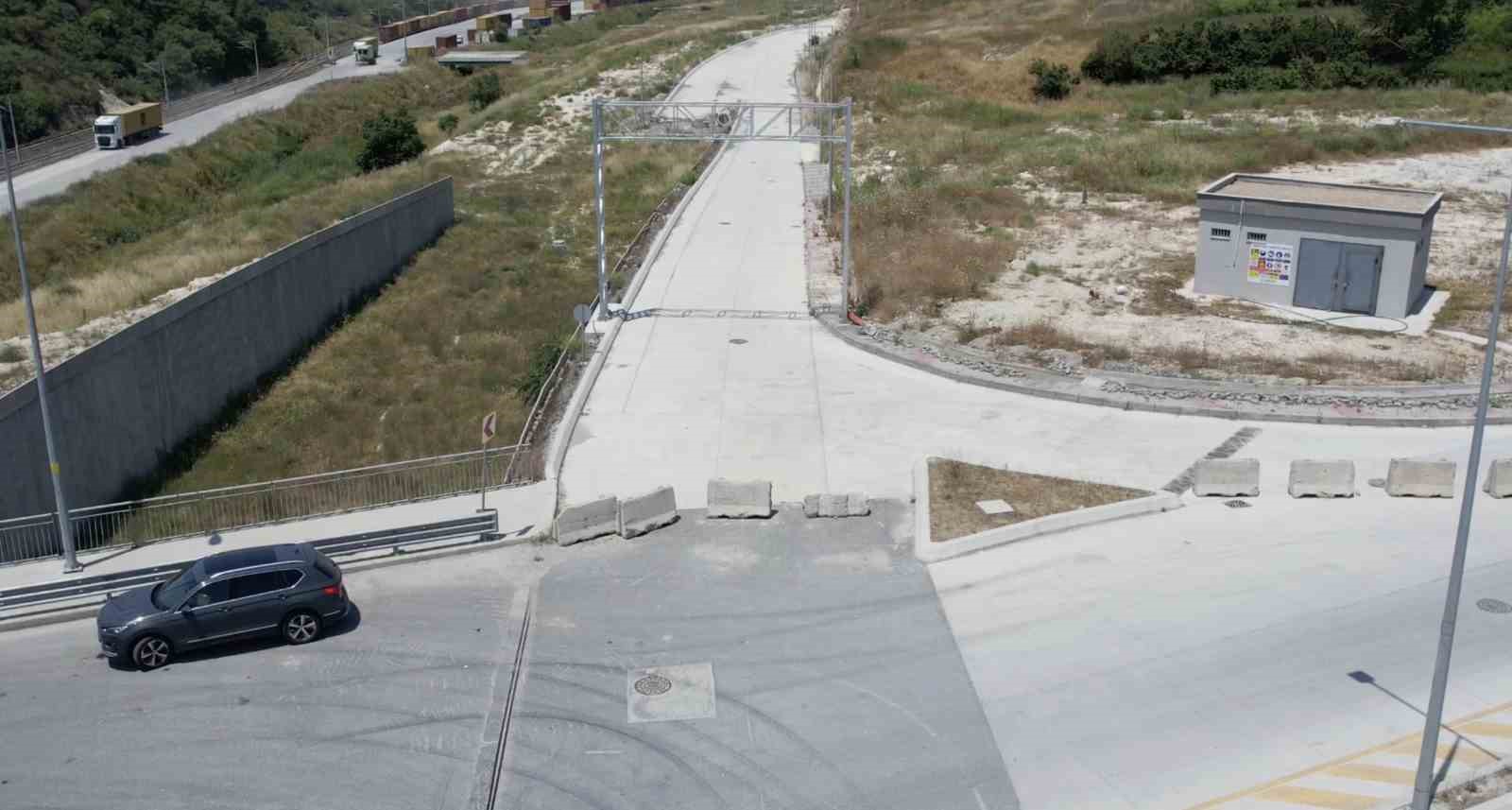 arnavutkoyde sanayi sitesinde yol kapatma tartismasi ve halkin talepleri t1W5qSpN