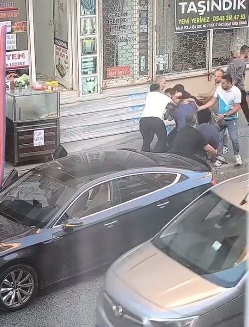Avcılar'da yaşanan saldırı olayını ve güvenlik kamerası görüntülerini detaylarıyla öğrenin.