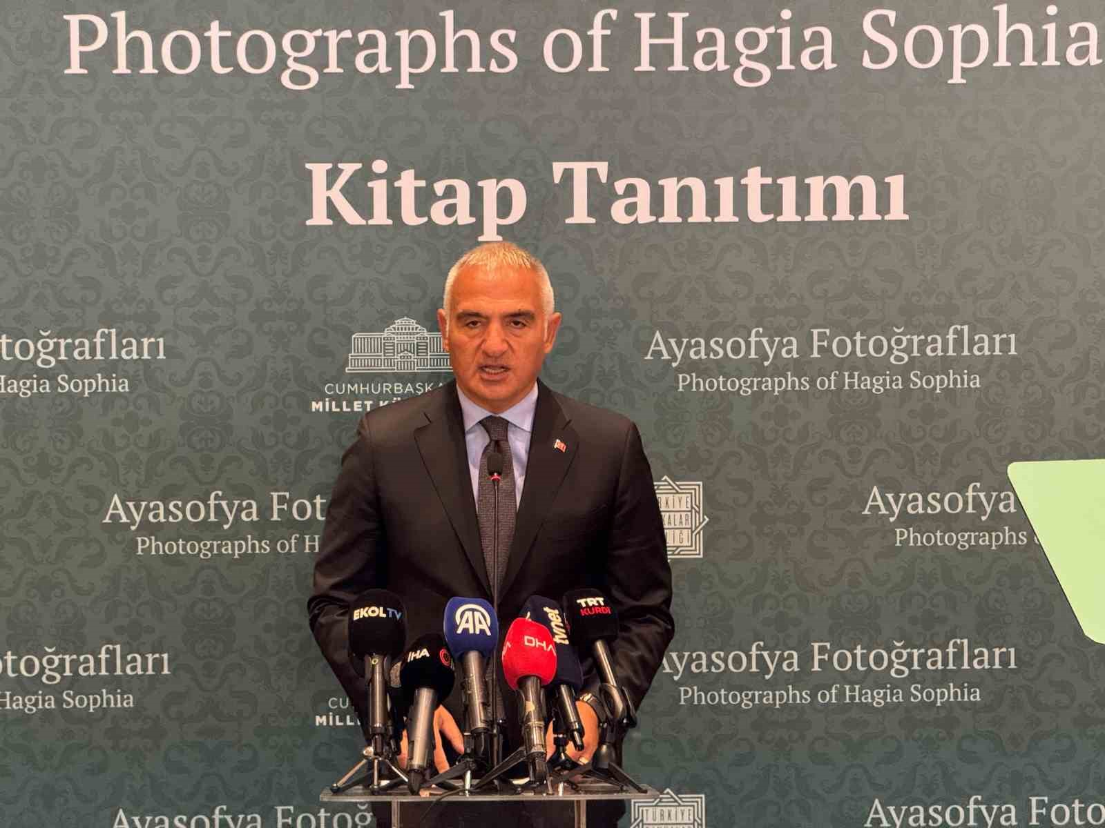 Sanat ve Tarih Bir Arada: Ayasofya Fotoğraf Sergisi ve Kitabı