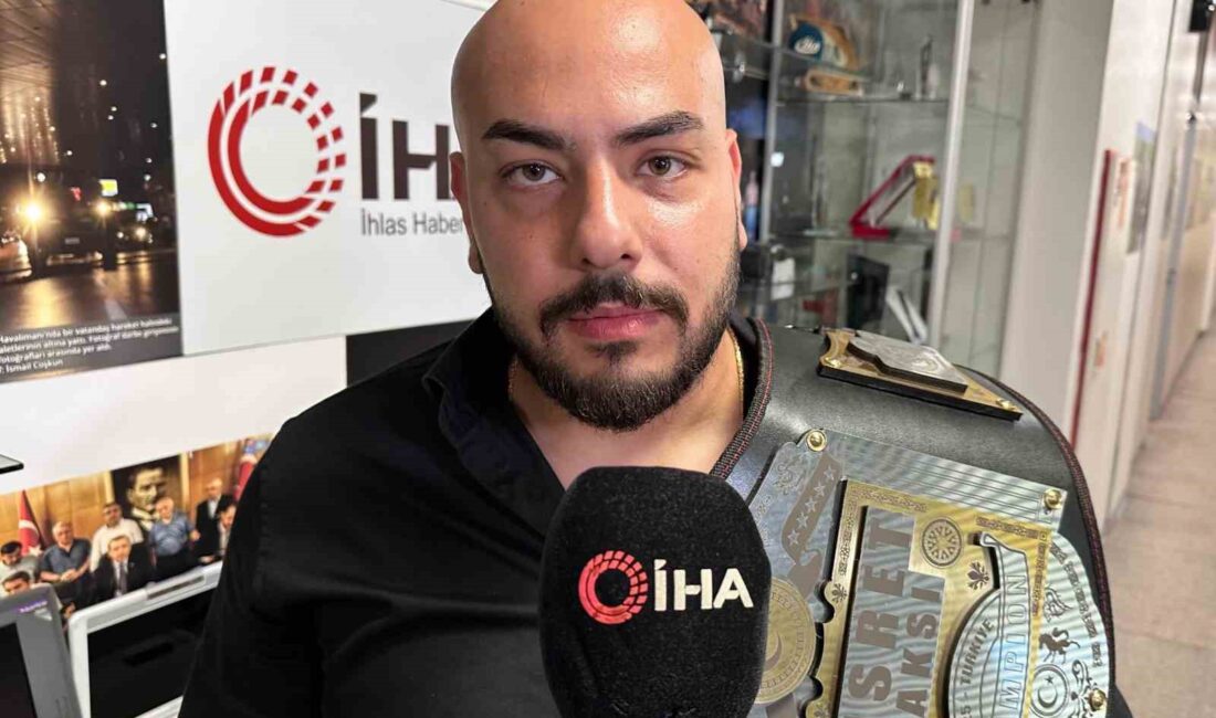 Aybars Berke Aksoy, Bakü’de uluslararası MMA ve kickboks şampiyonu olarak