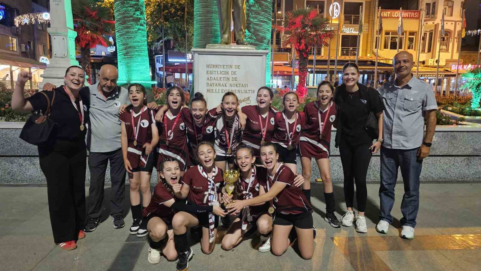 bandirma voleybol takimi balikesir sampiyonu oldu TLyLISw2