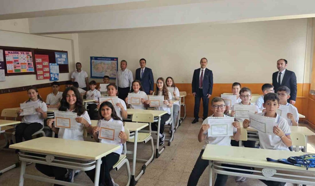 Bandırma'da karne sevinci yaşanıyor! Eğitimde başarı ve mutluluk dolu anlar,