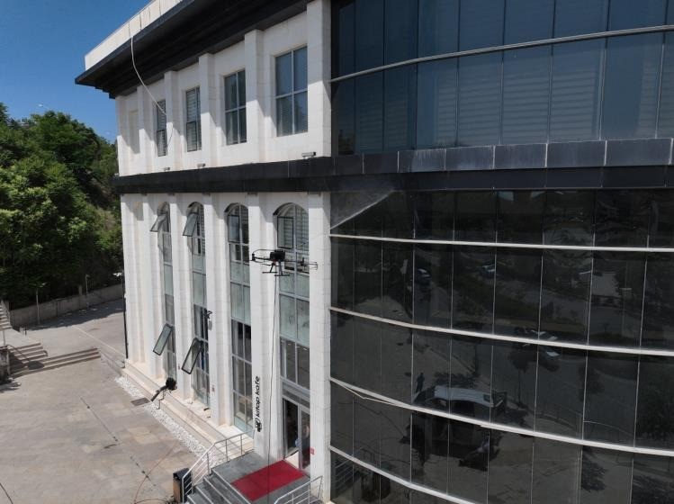 Bilecik Belediyesi, Dış Cephe Temizliklerinde Teknolojiyi Kullanıyor
