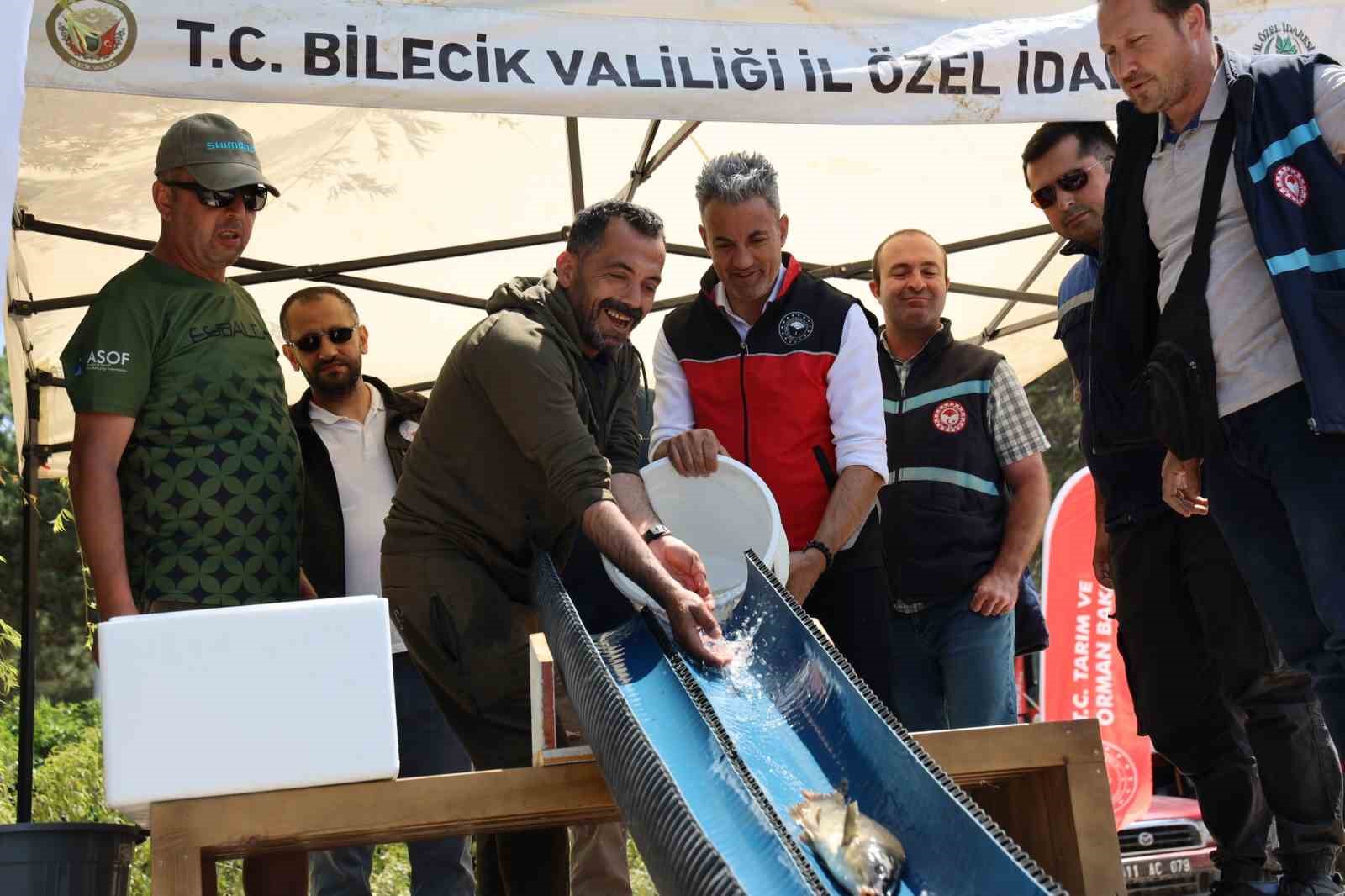 Bilecik İl Tarım ve Orman Müdürlüğü'nün Anaç Sazan Balığı Projesi Kapsamında Salım Çalışması