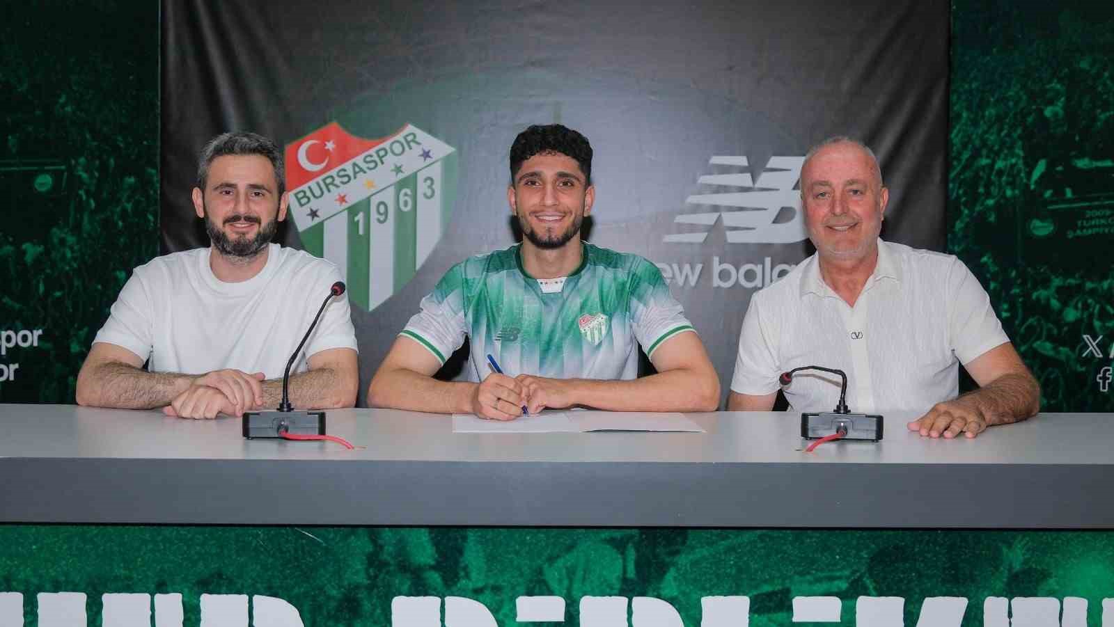Bursaspor, genç ve yetenekli forvet Emrehan Gedikli ile güç birliği