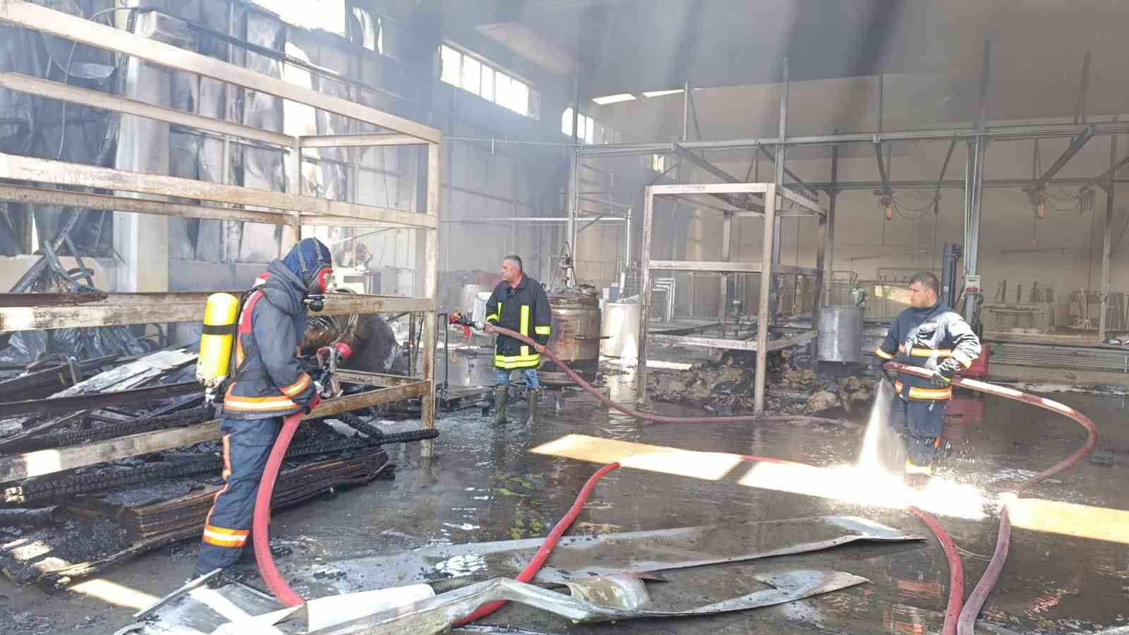 Çanakkale’de Plastik Cam Fabrikasında Meydana Gelen Yangın ve Olayın Detayları