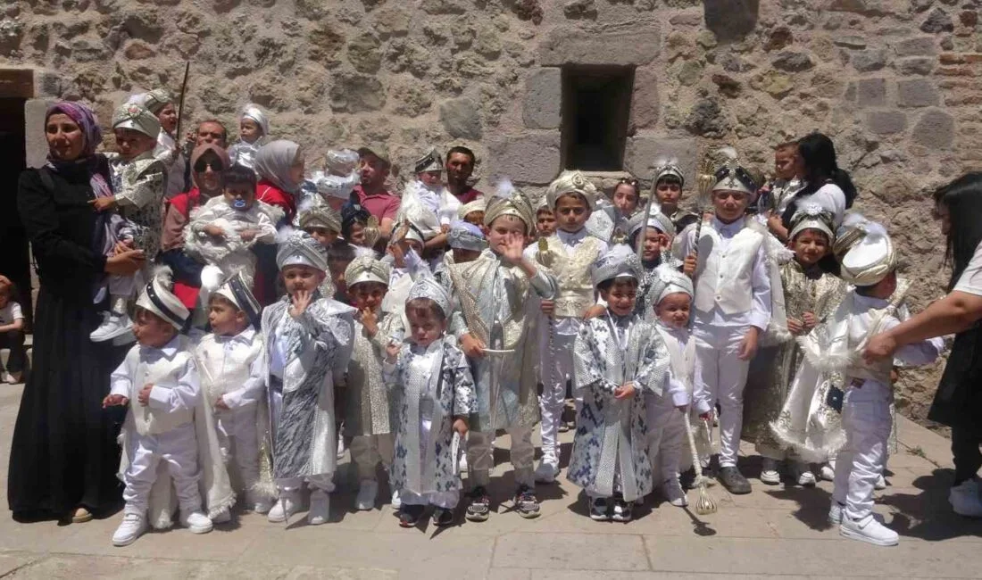 Çankırı’da 529 Yıllık Vakıf Geleneğiyle Toplu Sünnet Şöleni Çankırı'da 529 yıllık geleneksel vakıf ile düzenlenen toplu sünnet şölenini