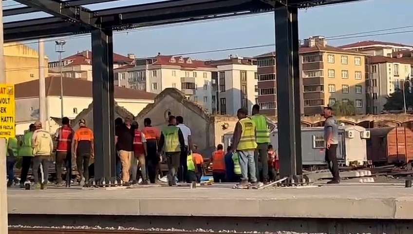 Çerkezköy'de elektrik akımına kapılan işçi ağır yaralandı. Olayla ilgili detaylar