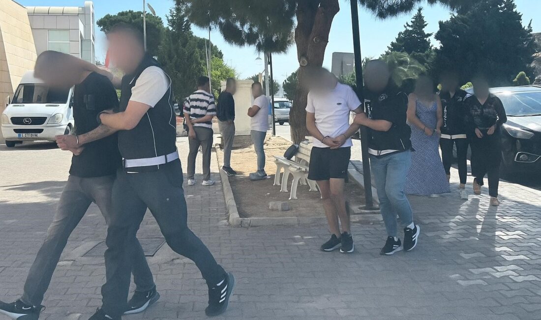Çeşme'de düzenlenen uyuşturucu operasyonunda çok miktarda kokain ele geçirildi, şüpheliler
