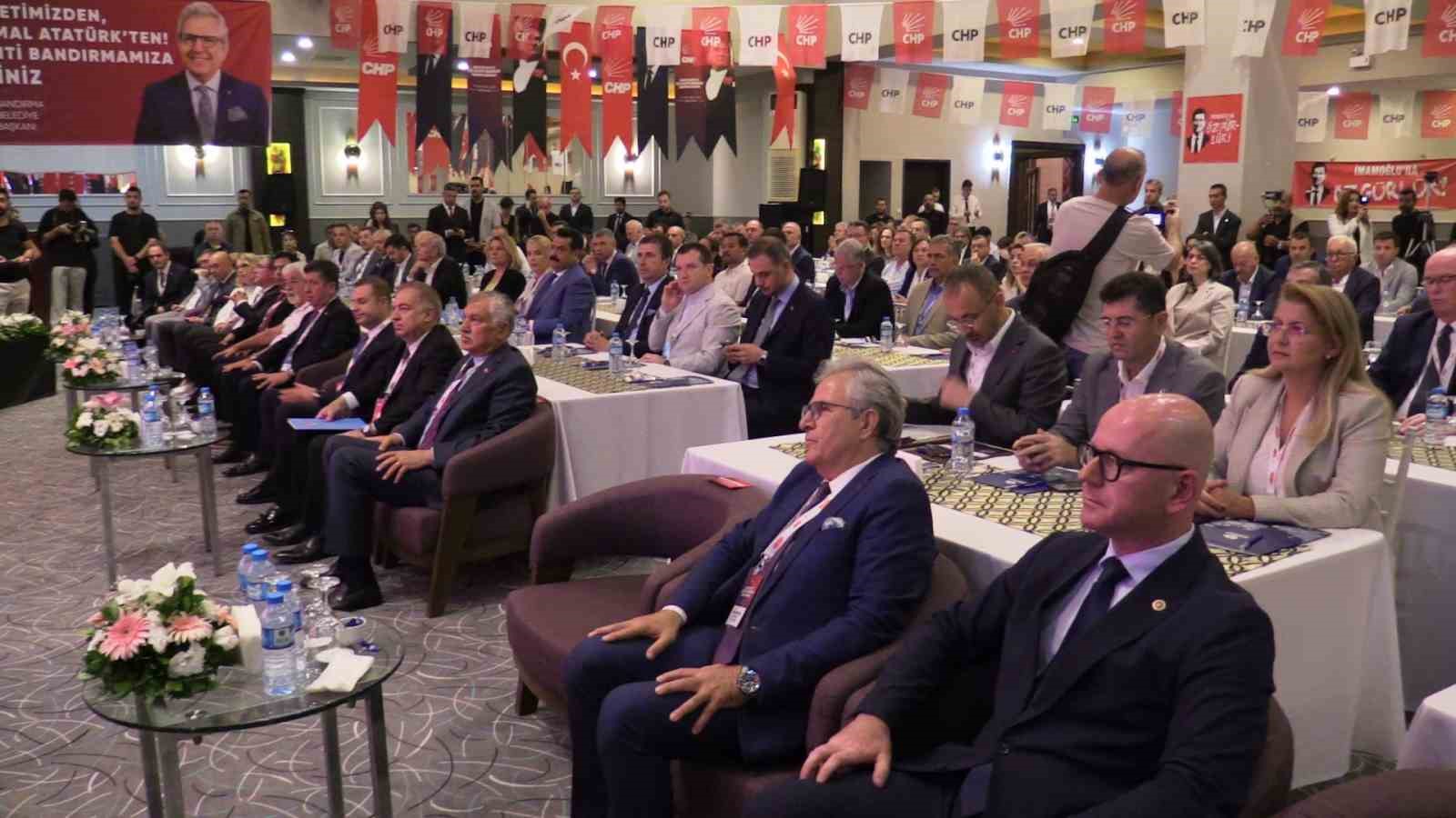 CHP'nin Belediye Başkanlarıyla Birlikte Güçlü Bir Görüntü Sergilemesi