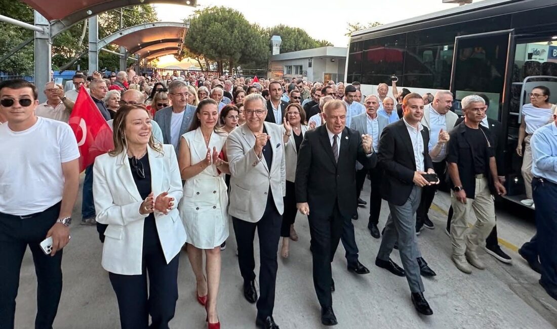 CHP'li belediyeler ve yöneticiler, Bandırma’da bir araya geldi. İletişim ve