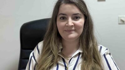 Çocuklarda güneş çarpması belirtileri ve korunma yollarını öğrenin. Sağlıklı ve