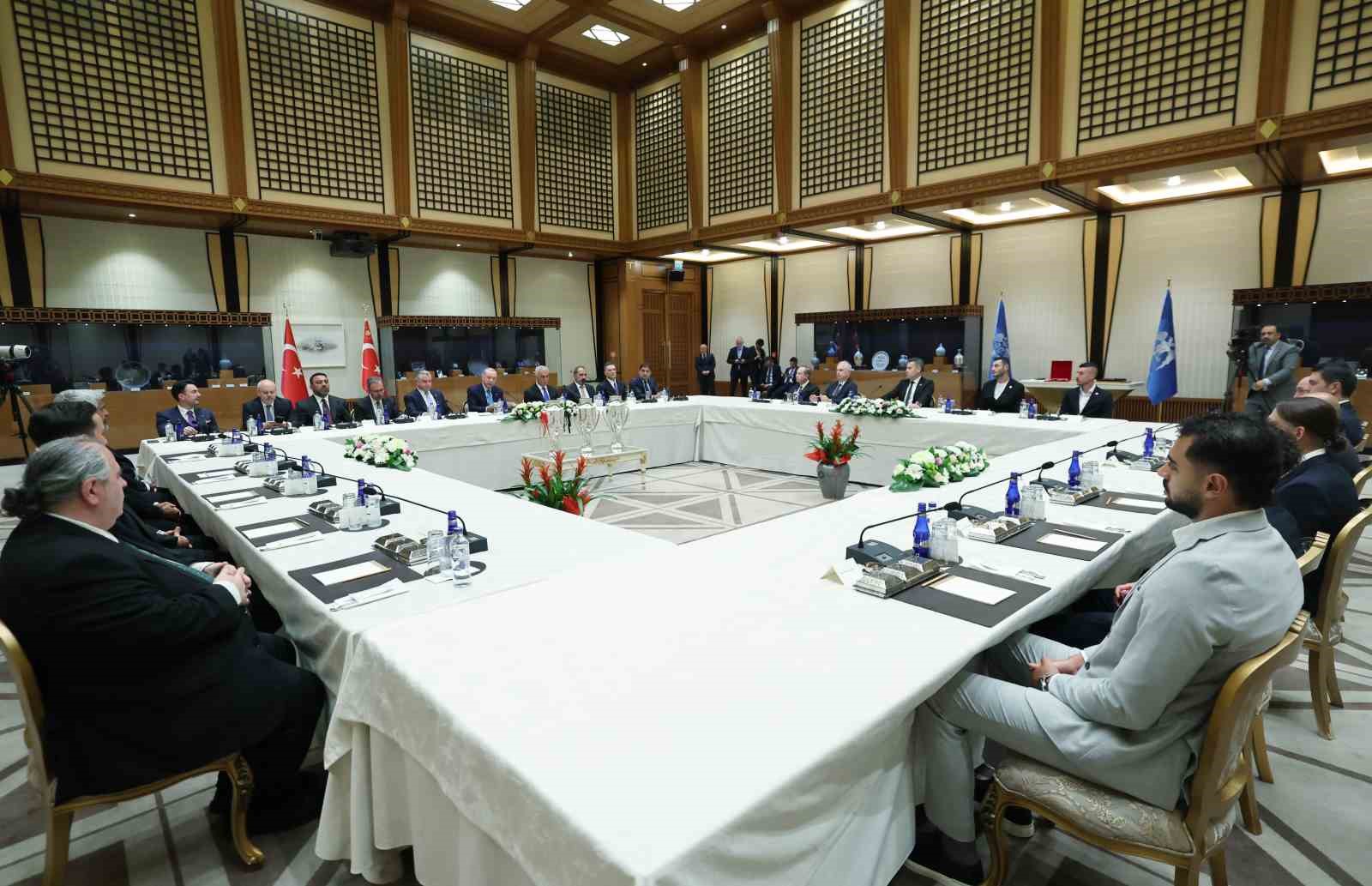 Cumhurbaşkanı Erdoğan, Süper Lig’e Yükselen Takımların Başkanlarını Kabul Etti