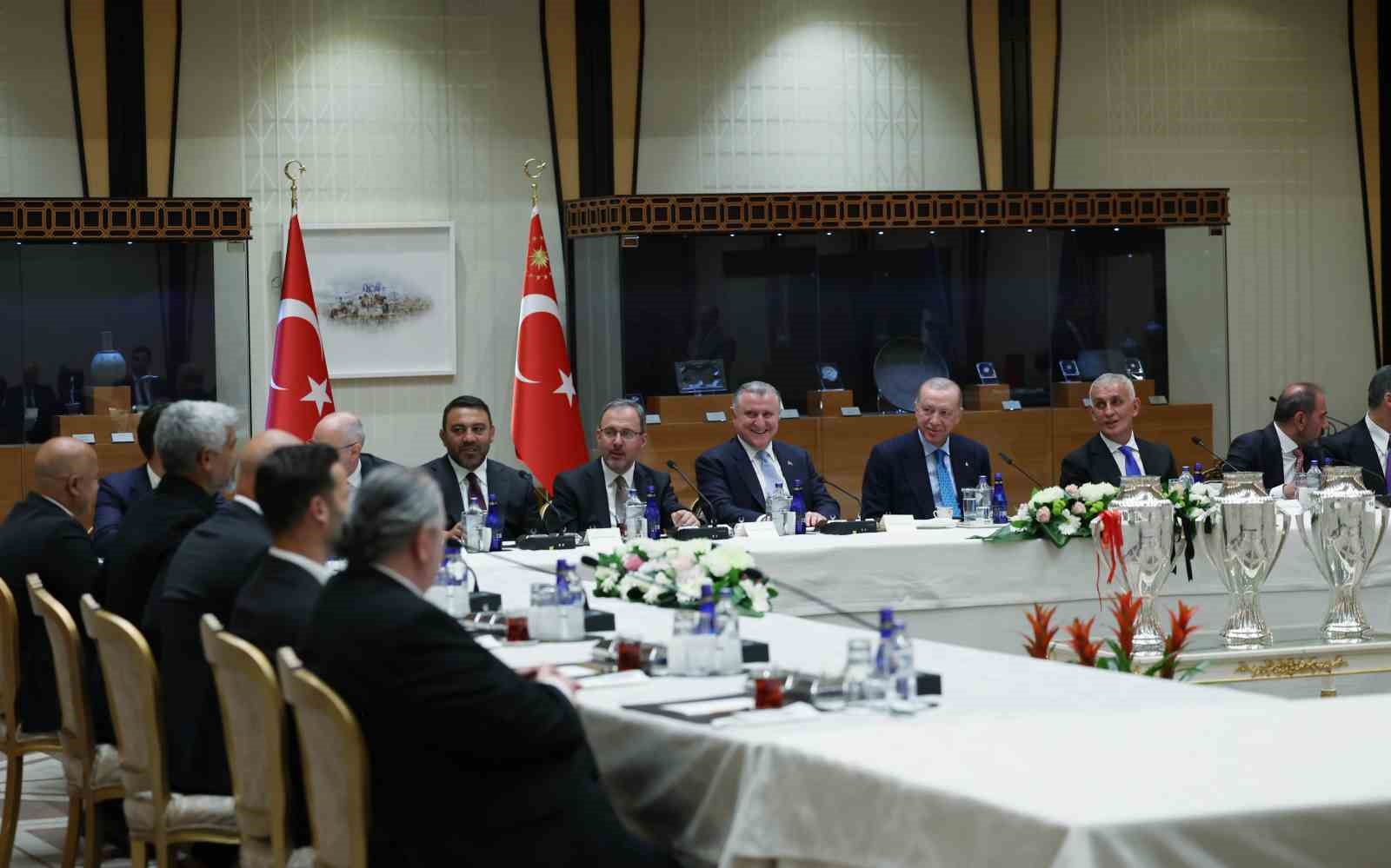 Cumhurbaşkanı Erdoğan, Süper Lig'e Yükselen Takımların Başkanlarıyla Bir Araya Geldi
