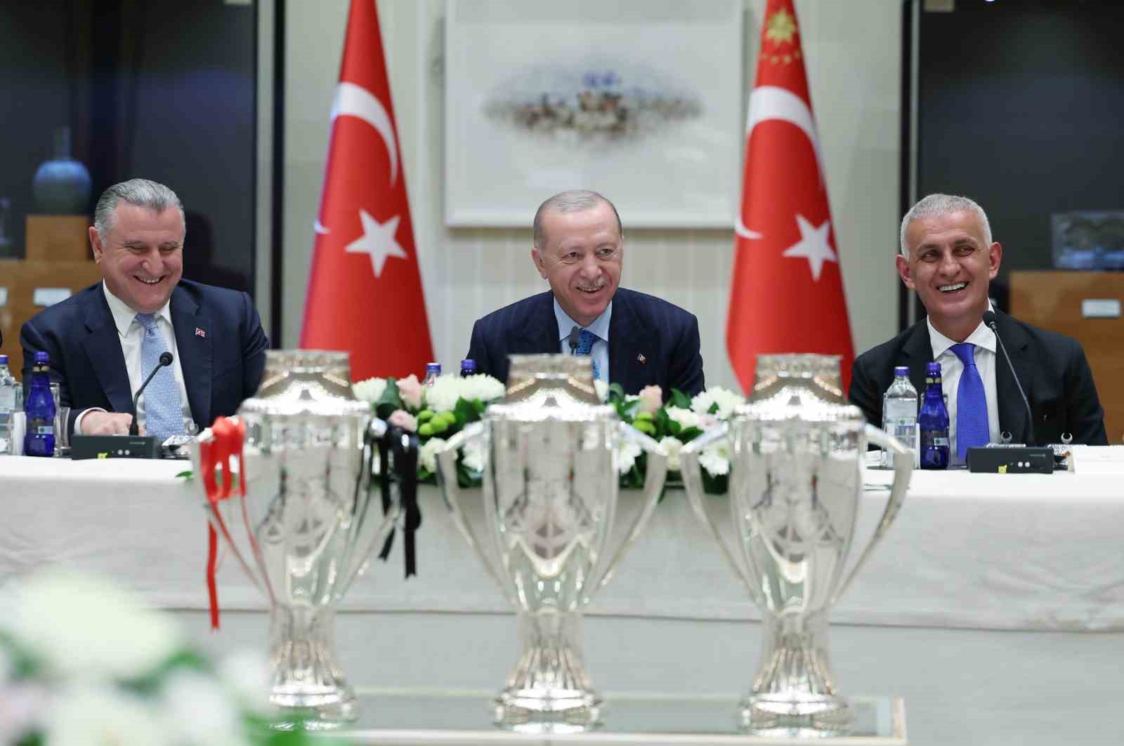 Cumhurbaşkanı Erdoğan, Süper Lig'e Yükselen Takımların Başkanlarıyla Bir Araya Geldi
